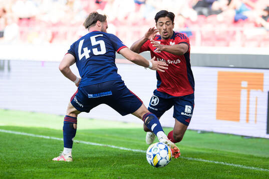 Sandvikens IFs Kasper Harletun och Östers Lukas Bergquist