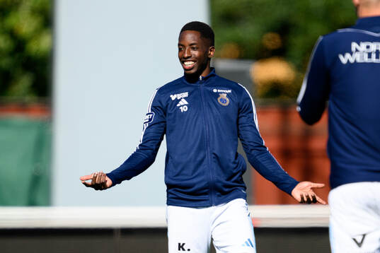 Gefles Samouil Izountouemoi värmer upp innan