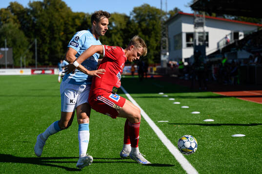 Gefles Jacob Hjelte och Skövde AIKs Edvin Tellgren