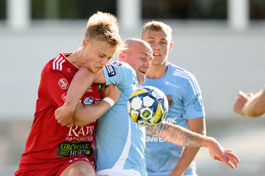 Skövde AIKs Edvin Tellgren och Gefles Anton Lundin