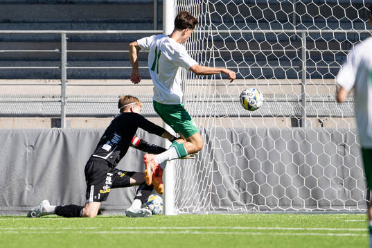 Hammarbys Berkay Gurcan gör 1-2 bakom Elfsborgs målvakt