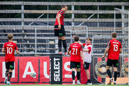 Brommapojkarnas Nikola Vasic jublar