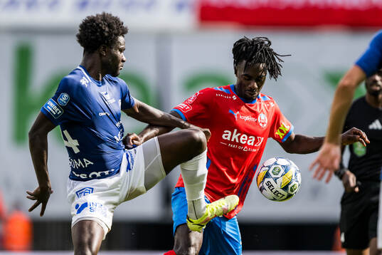 Trelleborgs Samuel Asoma och Helsingborgs Benjamin Acquah