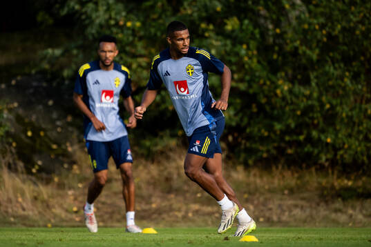 Isak Hien of the Swedish national football team at a training session