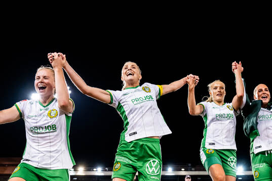 Hammarbys spelare jublar
