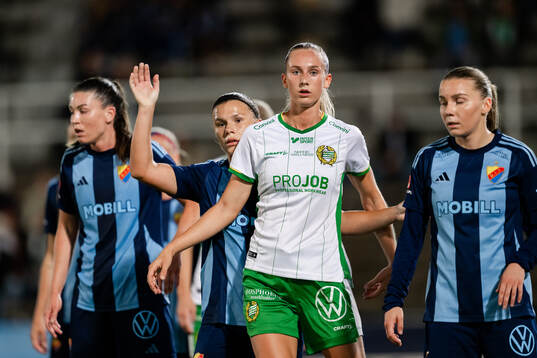 Djurgårdens Alexsandra Lobanova och Hammarbys Ellen Wangerheim