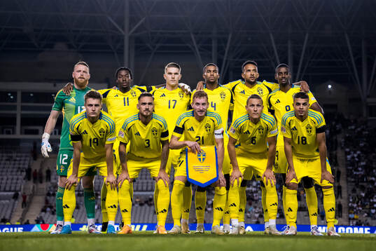  Goalkeeper Viktor Johansson , Anthony Elanga , Viktor Gyökeres , Isak Hien , Alex Douglas and Alexander Isak. Bottom left: Mattias Svanberg , Linus Wahlqvist Egnell , Dejan Kulusevski , Ludwig Augustinsson and Yasin Ayari. 