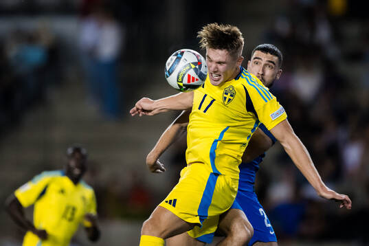 Viktor Gyökeres of Sweden and Aleksey Isaev of Azerbaijan