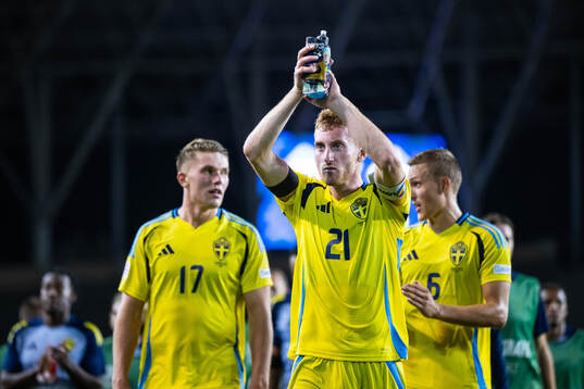 Dejan Kulusevski of Sweden celebrates