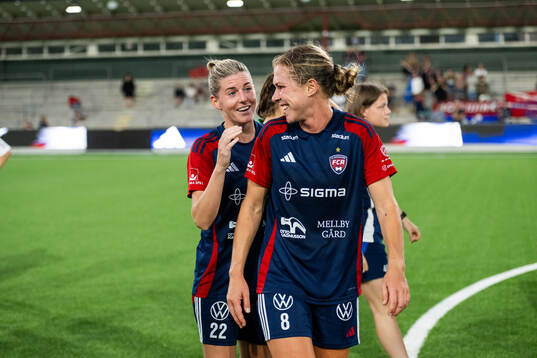 FC Rosengårds Olivia Schough och Rebecca Knaak jublar efter slutsignalen