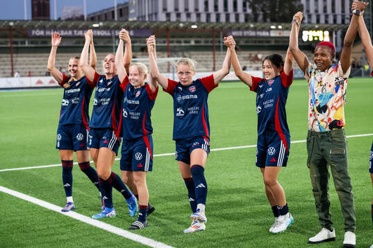 FC Rosengårds spelare jublar