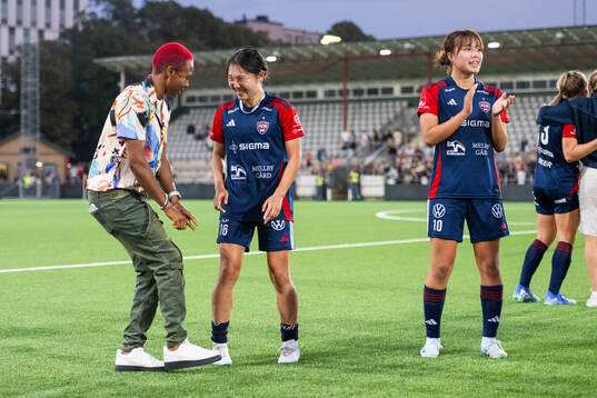 FC Rosengårds Mai Kadowaki och Momoko Tanikawa jublar