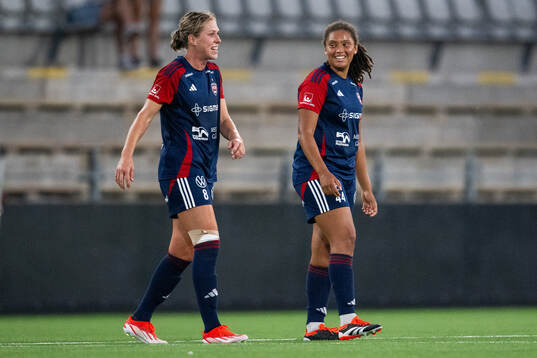FC Rosengårds Rebecca Knaak och Jo-Anne Agbor Tataw