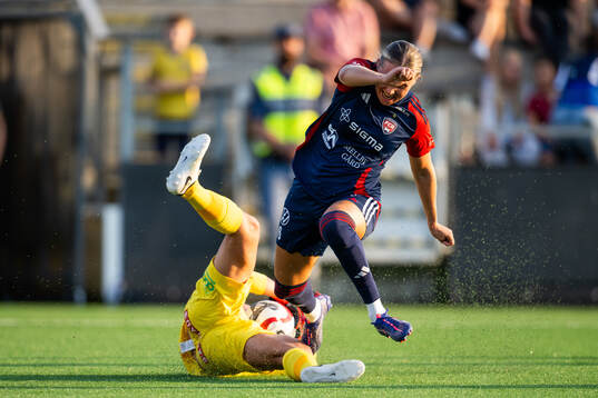 FC Rosengårds Ria Noora Minerva Öling framför