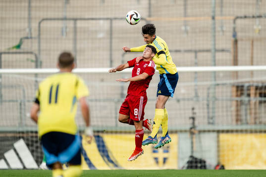 Kyle Clinton of Gibraltar and Noah Eile of Sweden