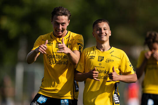 Elfsborgs Malte Wester och Lucas Eliasson jublar