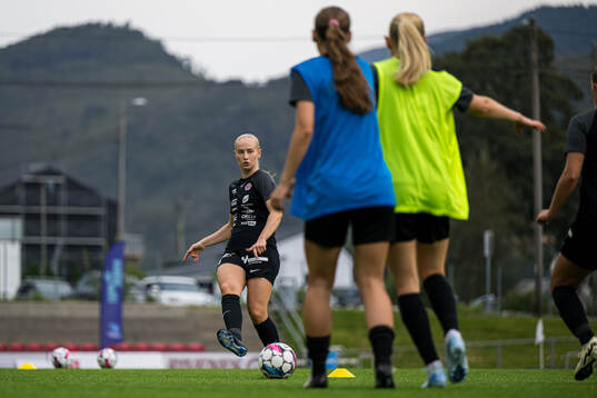 Tora Ose of Arna-Bjørnar warms up ahead of the Toppserien football match between Arna-Bjørnar and Kolbotn on September 8, 2024 in Bergen.