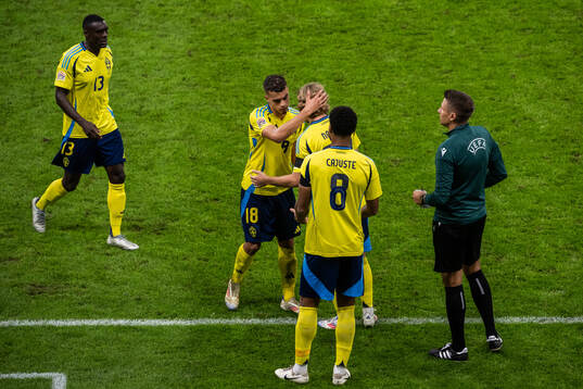 Ken Sema and Yasin Ayari of Sweden is substituted off for