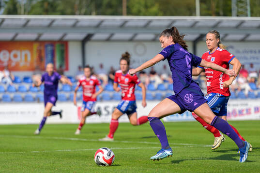 Djurgårdens Pauline Hammarlund och Vittsjös Nellie Persson