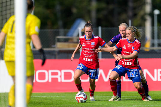Vittsjös Julia Tunturi och Nellie Persson i kamp om bollen
