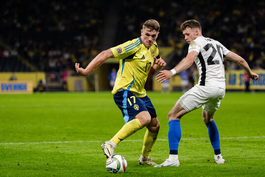 Viktor Gyökeres of Sweden and Ken Kallaste of Estonia