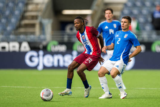 Joel Mugisha of Norway and Mattia Zanotti of Italy