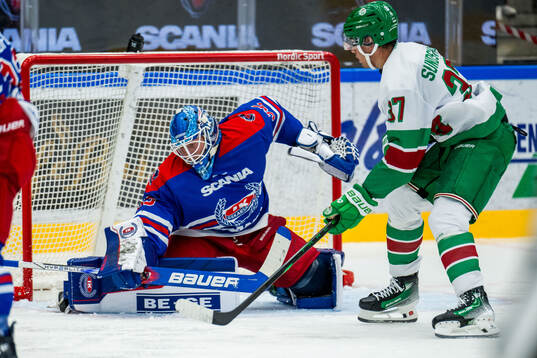 Oskarshamns målvakt Emil Kruse och Rögles Albin Sundsvik