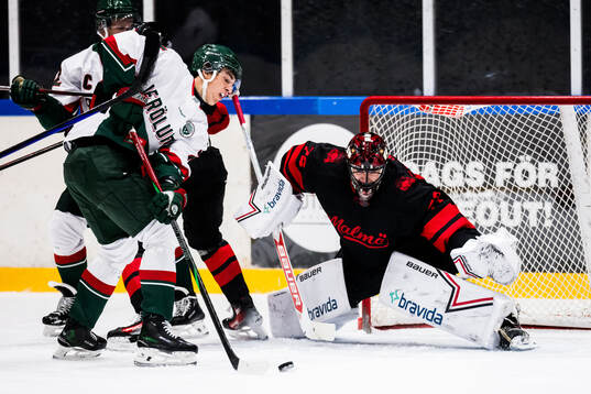Frölundas Gustav Rydahl och Malmö Redhawks målvakt