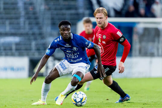 Trelleborgs Samuel Asoma och Örebros Karl Holmberg