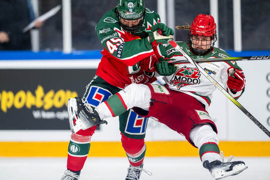 Frölundas Paula Bergström och Modos Adela Sapovalivova