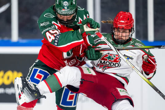 Frölundas Paula Bergström och Modos Adela Sapovalivova