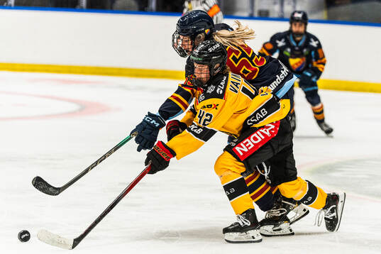 Luleås Viivi Vainikka och Djurgårdens Isabelle Leijonhielm
