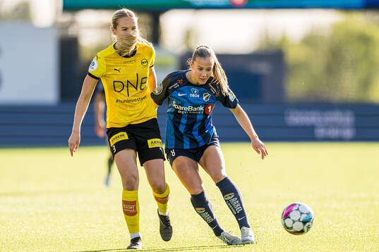 Oda Mathilde Johansen of LSK Kvinner and Emilie Libakken