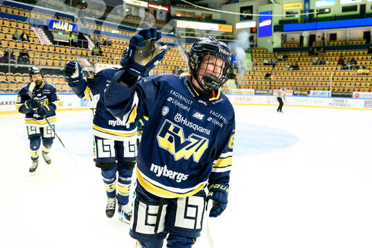HV71s Hilda Svensson jublar