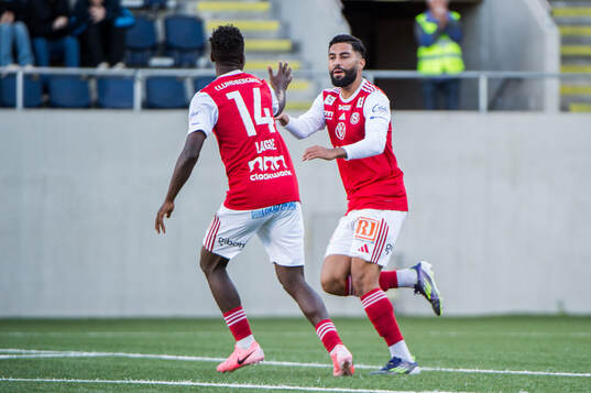 Sandvikens IFs Calvin Kabuye jublar