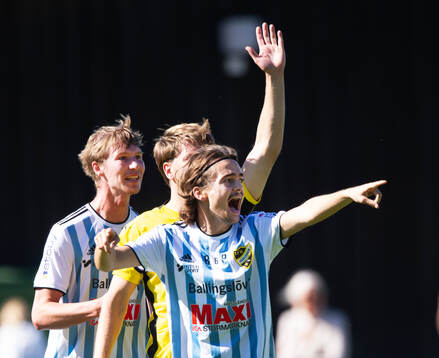  IFK Hässleholms Hugo Arvidsson och Gustaf Winroth gestikulerar