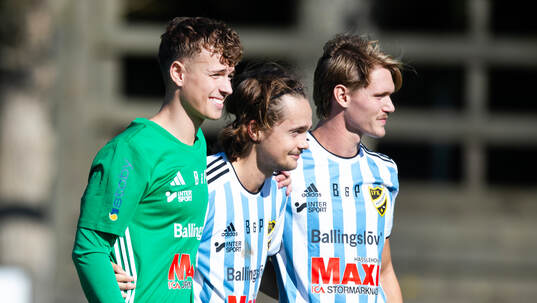  IFK Hässleholms matchhjältar Alve Lind, Gustaf Winroth och Kasper Månsson i matchen i division 2 mellan IF Lödde och IFK Hässleholm i Löddeköpinge 14 september 2024.