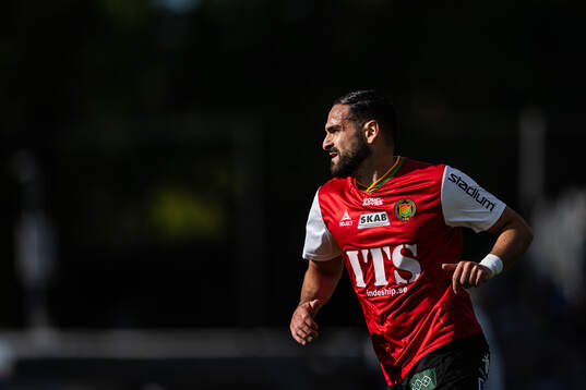 GAIS Mervan Celik nder fotbollsmatchen i Allsvenskan mellan