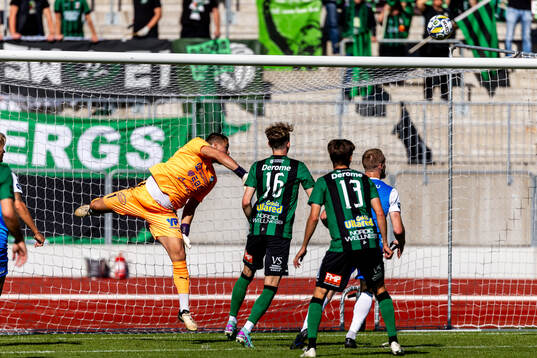 IK Oddevolds Armin Ibrahimovic med en räddning