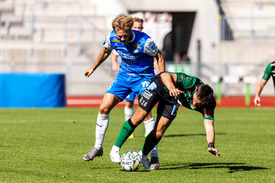 Varbergs Erion Sadiku  och IK Oddevolds Gabriel Sandberg