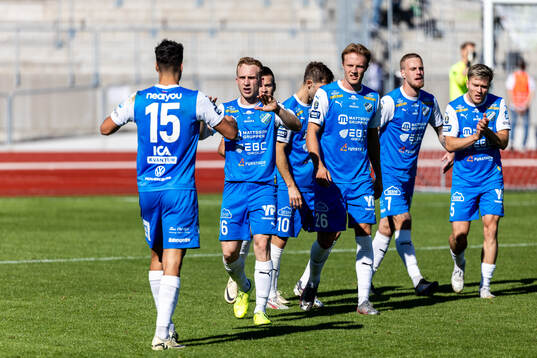 IK Oddevolds Assad Al Hamlawi har gjort 2-1 och jublar