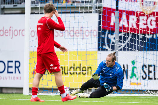 Eirik Holmen Johansen of Brann warms up ahead of the Eliteserien match between Sandefjord and Brann on September 15, 2024 in Sandefjord. 