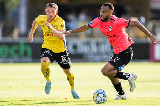 Elfsborgs Simon Hedlund och Halmstads Vinicius Nogueira De