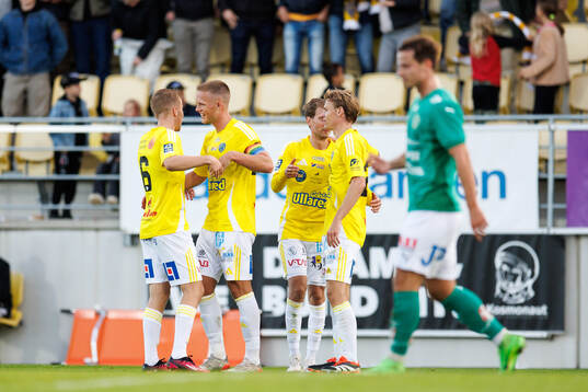 Falkenbergs spelare jublar