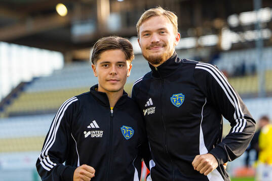 Falkenbergs Remo Gotfredsen Grgic och Hugo Tilly jublar