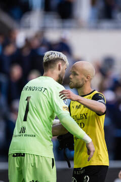 Mjällbys målvakt Noel Törnqvist och Viktor Gustafson