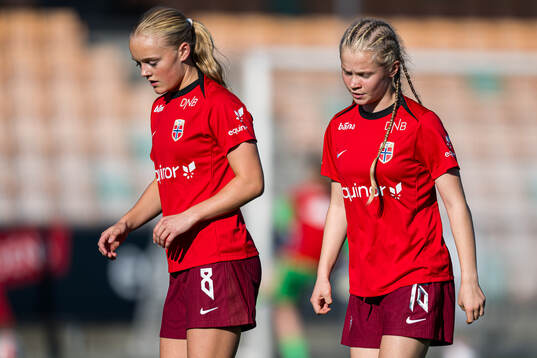 Nora Krogstad Lium and Sofia Eugenie Mendelin-Norebø of Norway warms up ahead of the