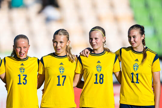 Stina Myrén, Isabella Zinn, Thelma Alexandersson and Lilian Häggkvist of Sweden ahead of the