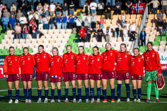 Nora Krogstad Lium, Marie Krogsæter Sæterøy, Elle Walvick Glesne, Sofia Eugenie Mendelin-Norebø, Stine Ariell Klæboe-Solemdal, Johanna Fedeler, Erle Ødegaard Jonsson, Isa Bekken Lund, Maria Holtet, Mie Ingeborg Hoem and Erla Braathen of Norway ahead of the
