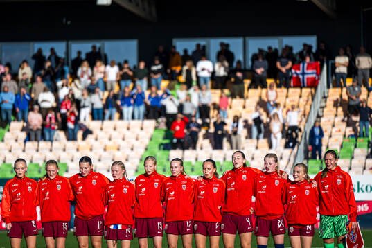 Nora Krogstad Lium, Marie Krogsæter Sæterøy, Elle Walvick Glesne, Sofia Eugenie Mendelin-Norebø, Stine Ariell Klæboe-Solemdal, Johanna Fedeler, Erle Ødegaard Jonsson, Isa Bekken Lund, Maria Holtet, Mie Ingeborg Hoem and Erla Braathen of Norway ahead of the